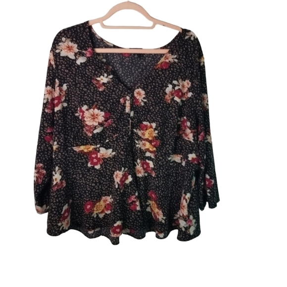 Torrid black floral chablis corset front blouse - Picture 3 of 9